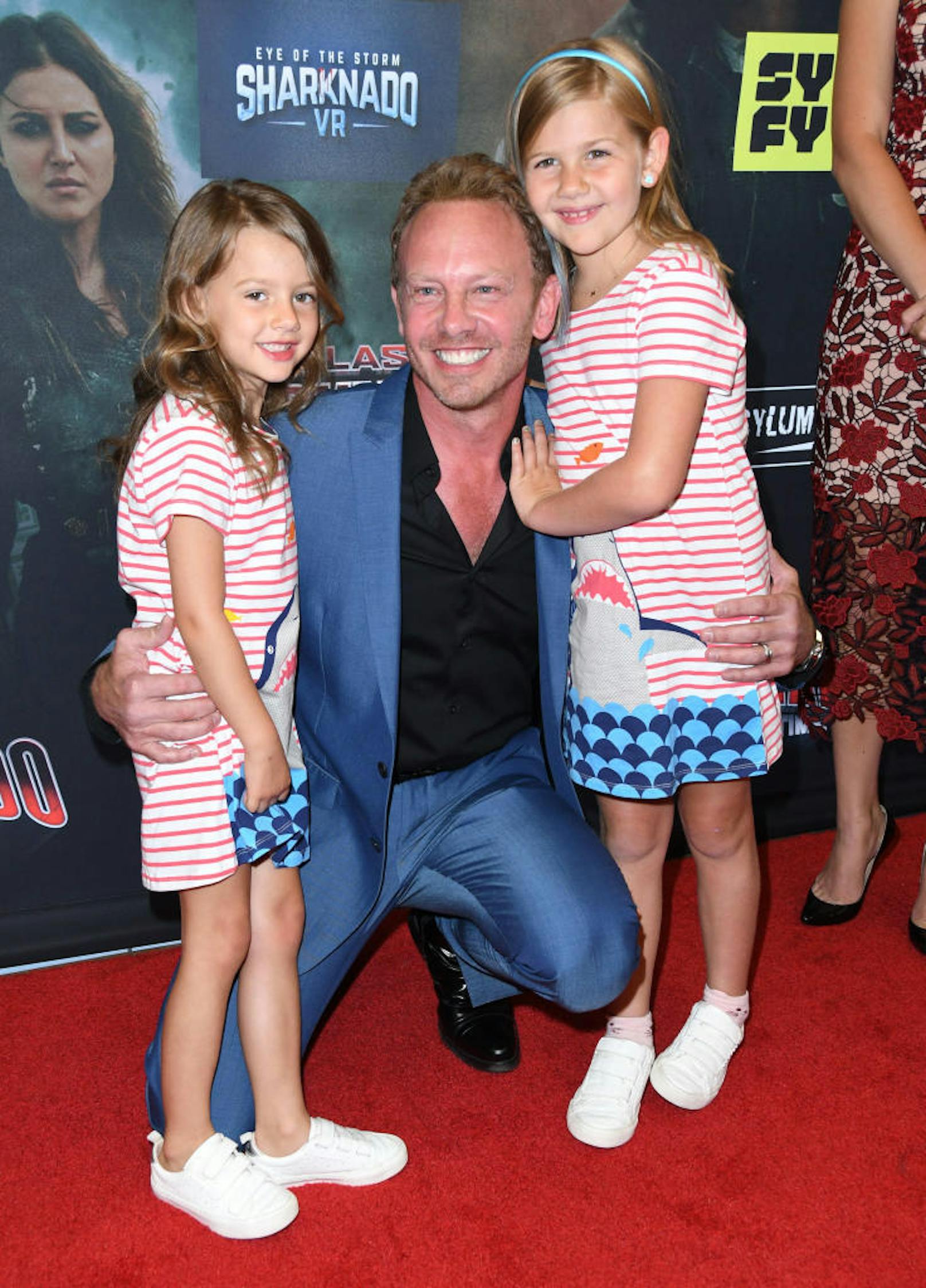 Ian Ziering mit seinen Töchtern bei der Premiere von "The Last Sharknado: It's About Time" (2018)