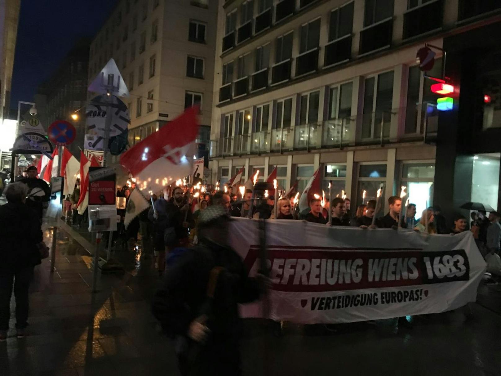 Die Demo fand aber dennoch statt und zwar in der Wiener Innenstadt.