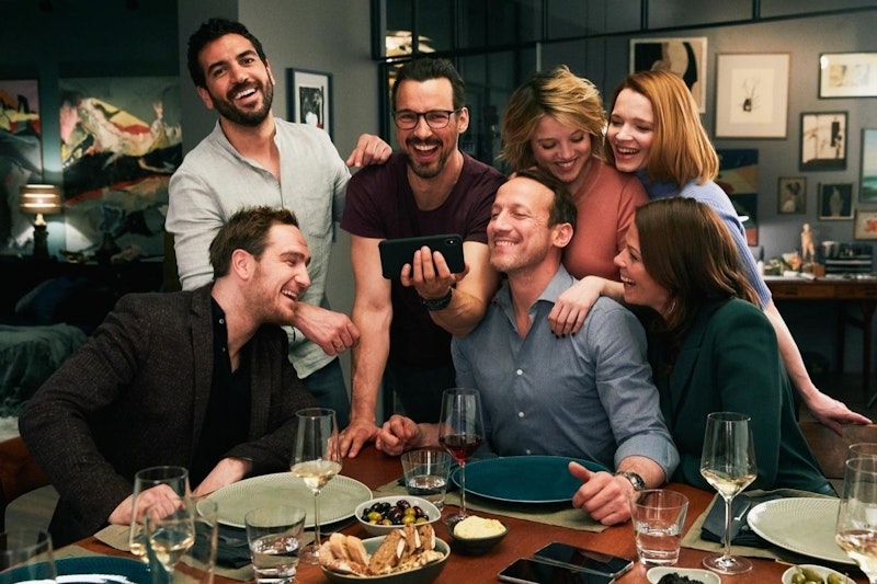 In bester Laune beim gemeinsamen Dinner: Simon (Frederick Lau), Leo (Elyas M'Barek), Pepe (Florian David Fitz), Rocco (Wotan Wilke Möhring), Bianca (Jella Haase), Carlotta (Karoline Herfurth) und Eva (Jessica Schwarz). 