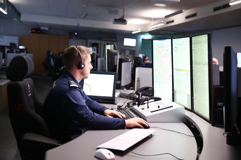 Durch diese Informationen wird das notwendige Telefonat mit der Rettungsleitstelle verkürzt und wichtige Minuten eingespart. Sollte ein Verunfallter nicht (mehr) sprechen können, wird aber jedenfalls ein Rettungsteam entsandt.