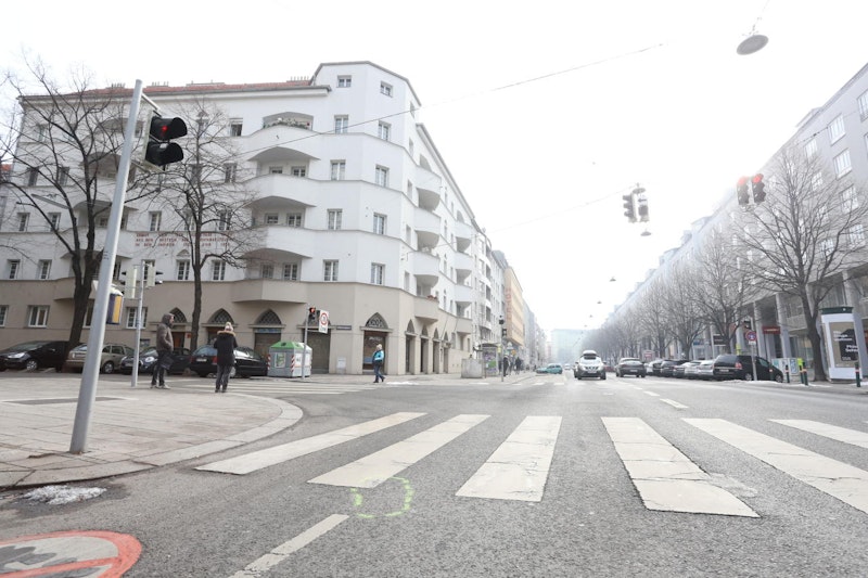 Am Donnerstag ist es in Wien zu einem tragischen Verkehrsunfall gekommen. Ein Bub wurde laut Polizei von einem Pkw angefahren, im Spital verstarb er.