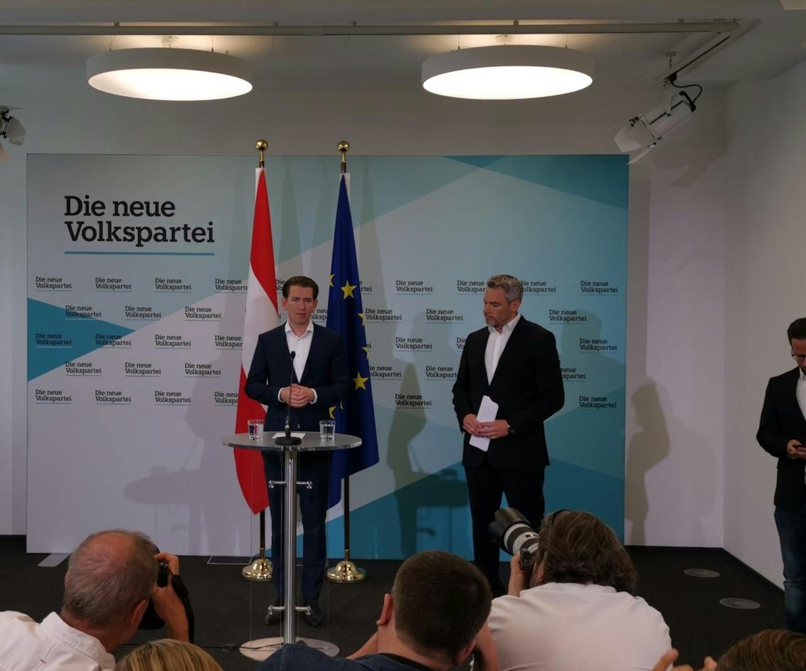 Sebastian Kurz und ÖVP-Generalsekretär Karl Nehammer haben am 17. Juni 2019 in einer kurzfristig anberaumten Pressekonferenz zu einem "Fälschungsskandal" Stellung bezogen.