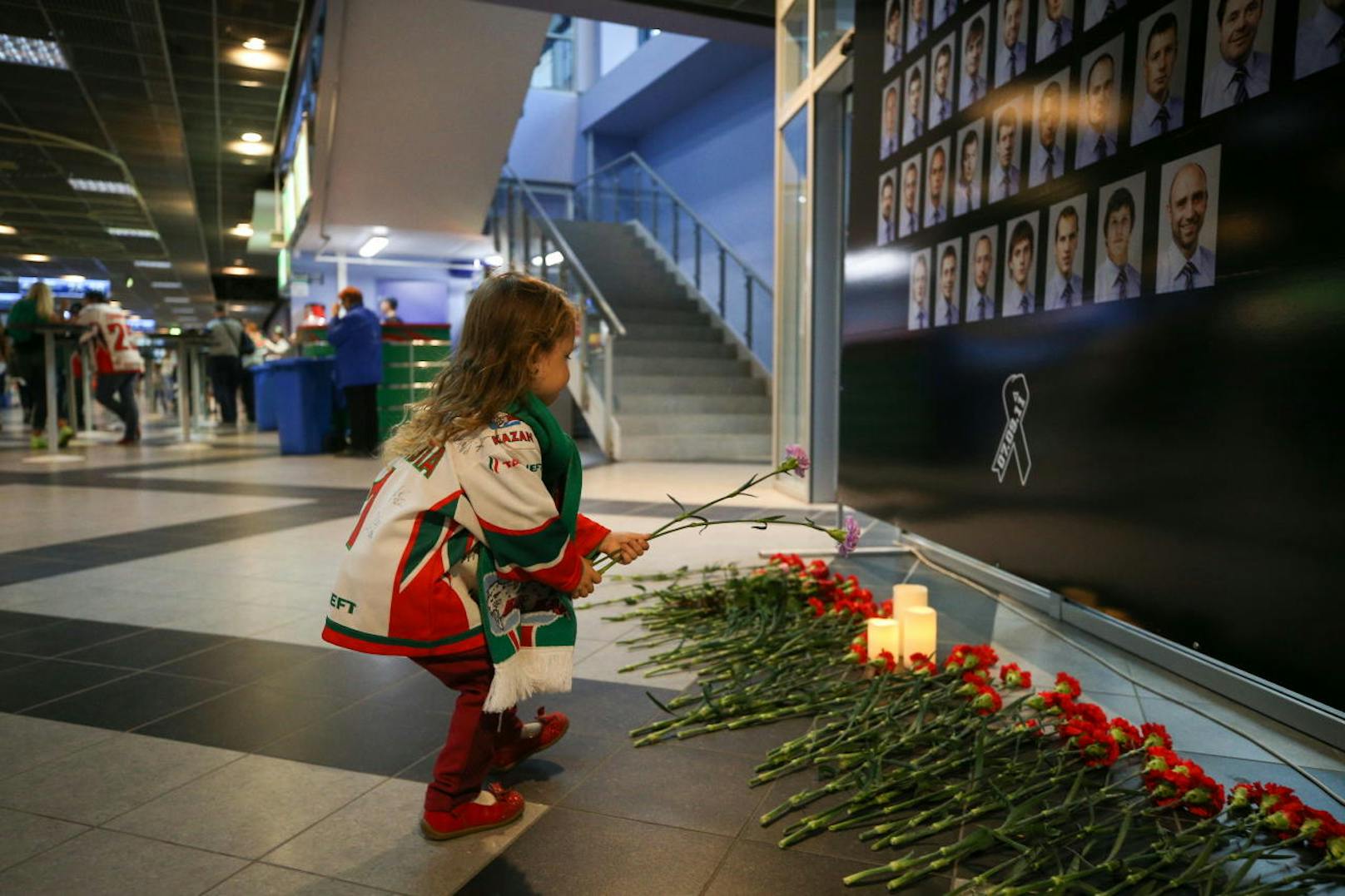 Alle Teammitglieder der russischen KHL-Eishockey-Mannschaft Lokomotive Jaroslawl sterben bei einem Flugzeugabsturz in Russland. Der Unfall fordert 44 Menschenleben.
