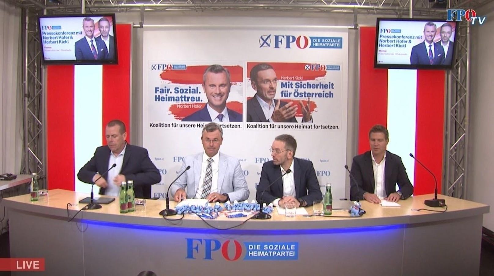 FPÖ-Chef Norbert Hofer und Klubchef Herbert Kickl präsentierten am Freitag ihre ersten Wahlplakate für die Nationalratswahl 2019.