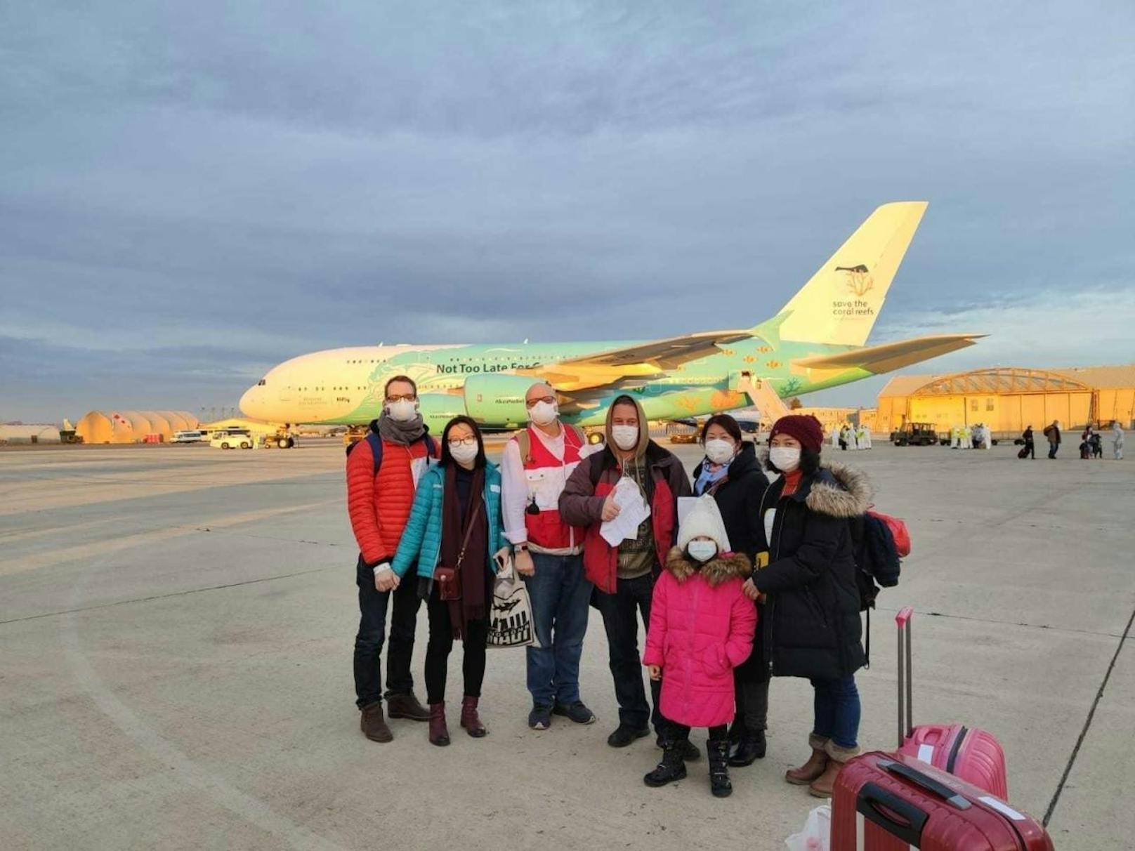 An Bord: Sieben Österreicher, die aus der chinesischen Provinz Hubei ausgeflogen wurden, wo der Coronavirus grassiert.