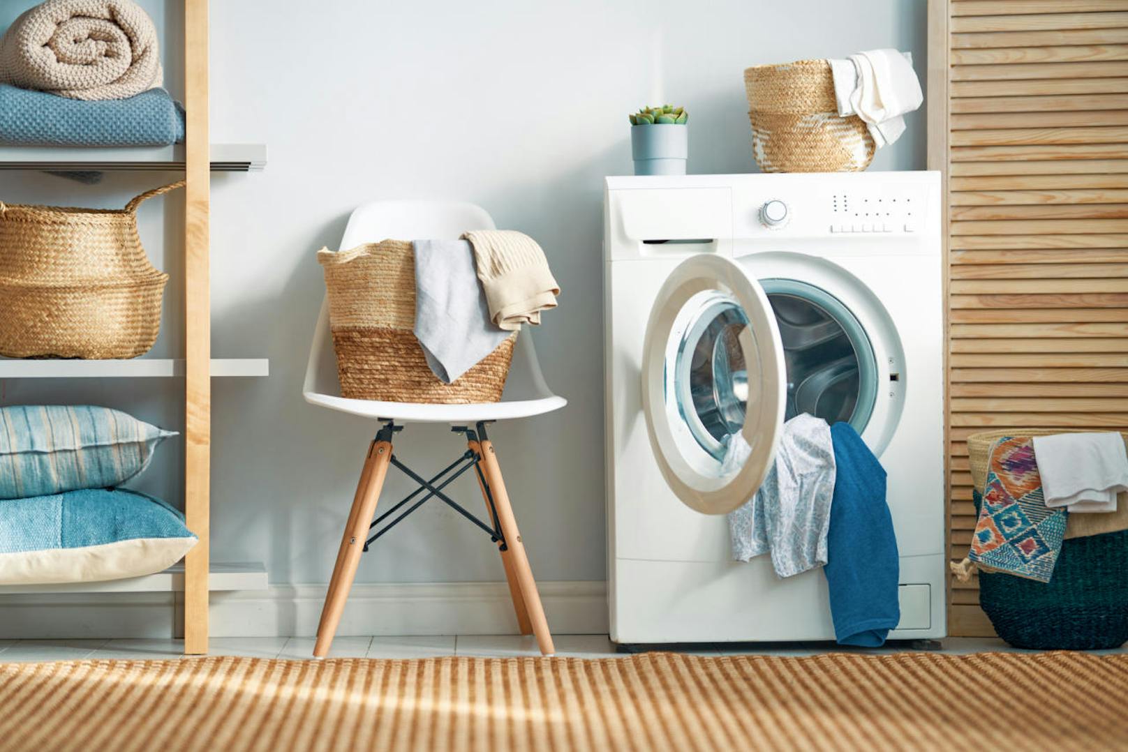 Richtig waschen: Dank moderner Waschmaschinen und Waschmittel reichen für normal verschmutzte Wäsche 30-40° C völlig aus.