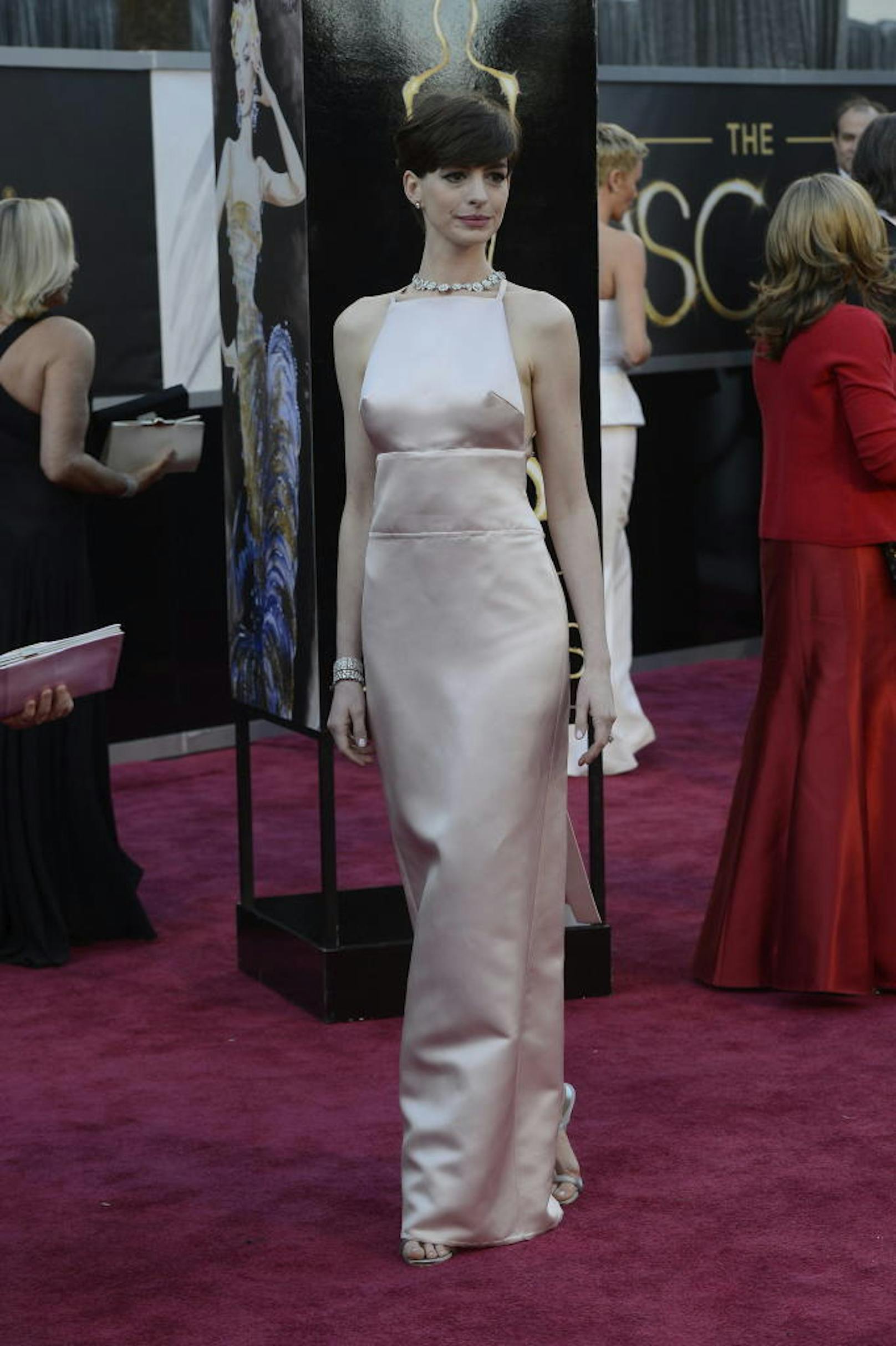 Anne Hathaway im Jahr 2013 bei schlechtem Lichteinfall