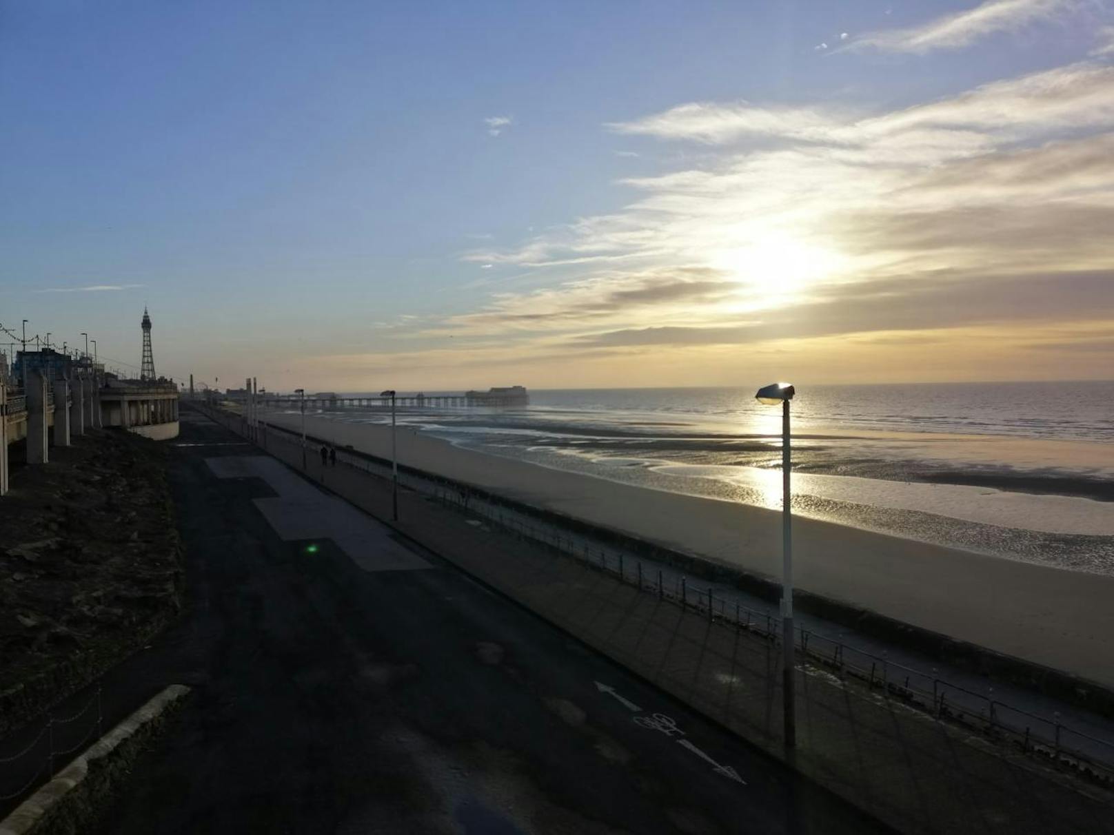 Sonnenuntergang an der Blackpool-Promenade