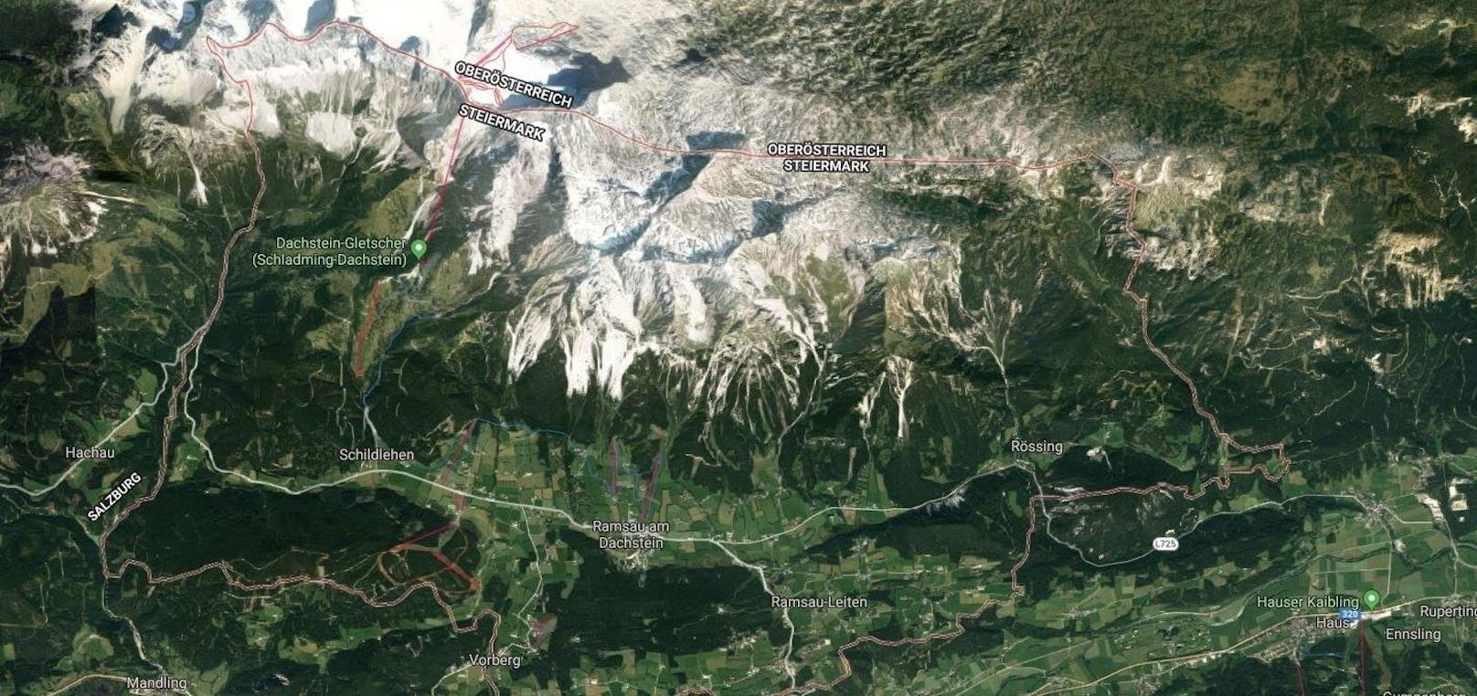 Die sogenannte Eiskarlawine löste sich auf 2.000m Seehöhe und donnerte ins Ortgebiet von Ramsau  am Dachstein.