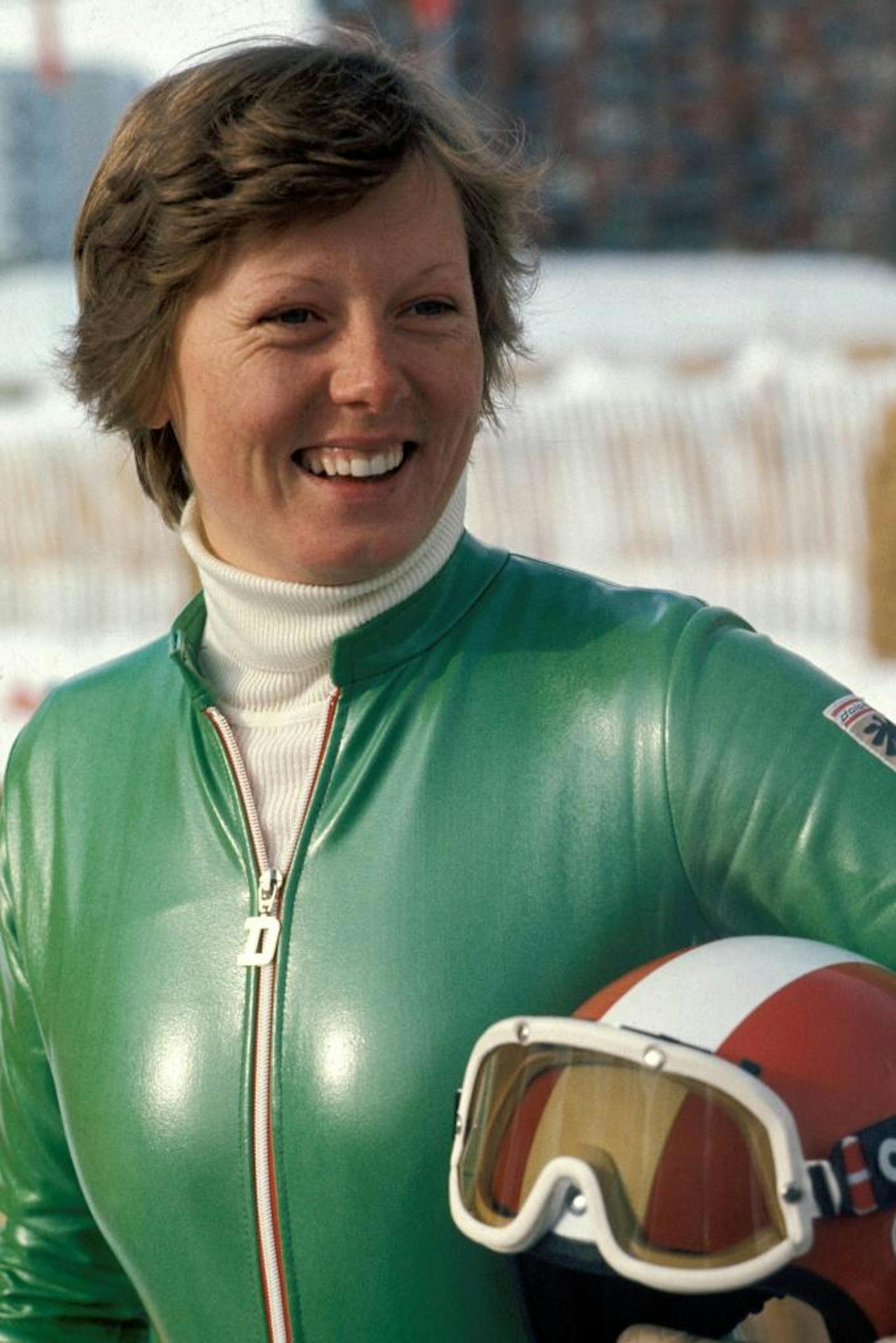 <b>Platz 3: Annemarie Moser-Pröll (5 x Gold, 2 x Silber, 2 x Bronze)</b>
Sie gilt als beste ÖSV-Läuferin aller Zeiten. Ein Blick auf ihre WM-Medaillen-Sammlung dient als Beweis. Fünf Mal eroberte die Allrounderin Gold. 1972 (Sapporo) und 1978 (Garmisch) in der Kombi, 1974 (St. Moritz), 1978 und 1980 (Lake Placid) in der Abfahrt. Weiteres Edelmetall: Abfahrts-Bronze 1970, RTL- und Abfahrts-Silber 1972 sowie RTL-Bronze 1978.