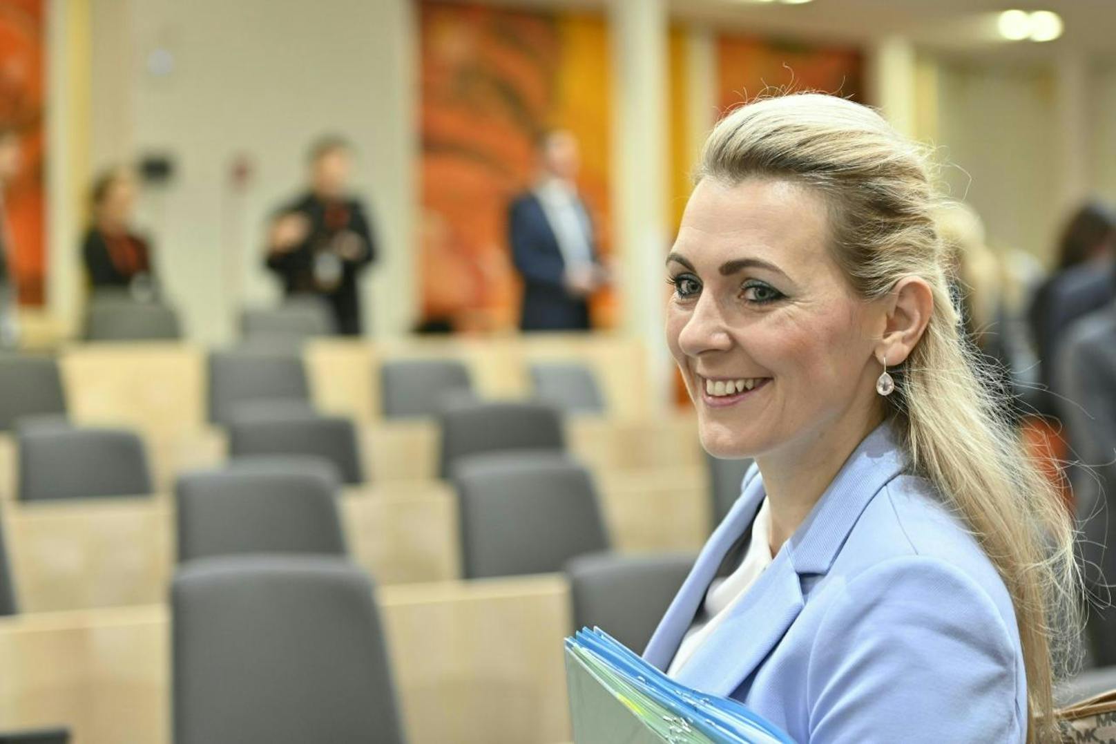 Die neue Arbeitsministerin Christine Aschbacher (ÖVP) im Rahmen einer Sitzung des Nationalrates mit Regierungserklärung am Freitag, 10. Jänner 2020 im Parlamentsausweichquartier in der Hofburg in Wien.