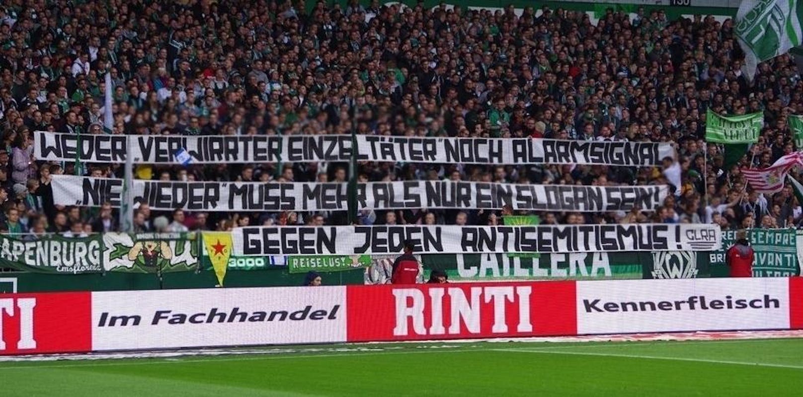 Das Spruchband der Fans von Werder Bremen bezieht sich auf den Amoklauf in Halle, bei dem zwei Menschen getötet wurden.