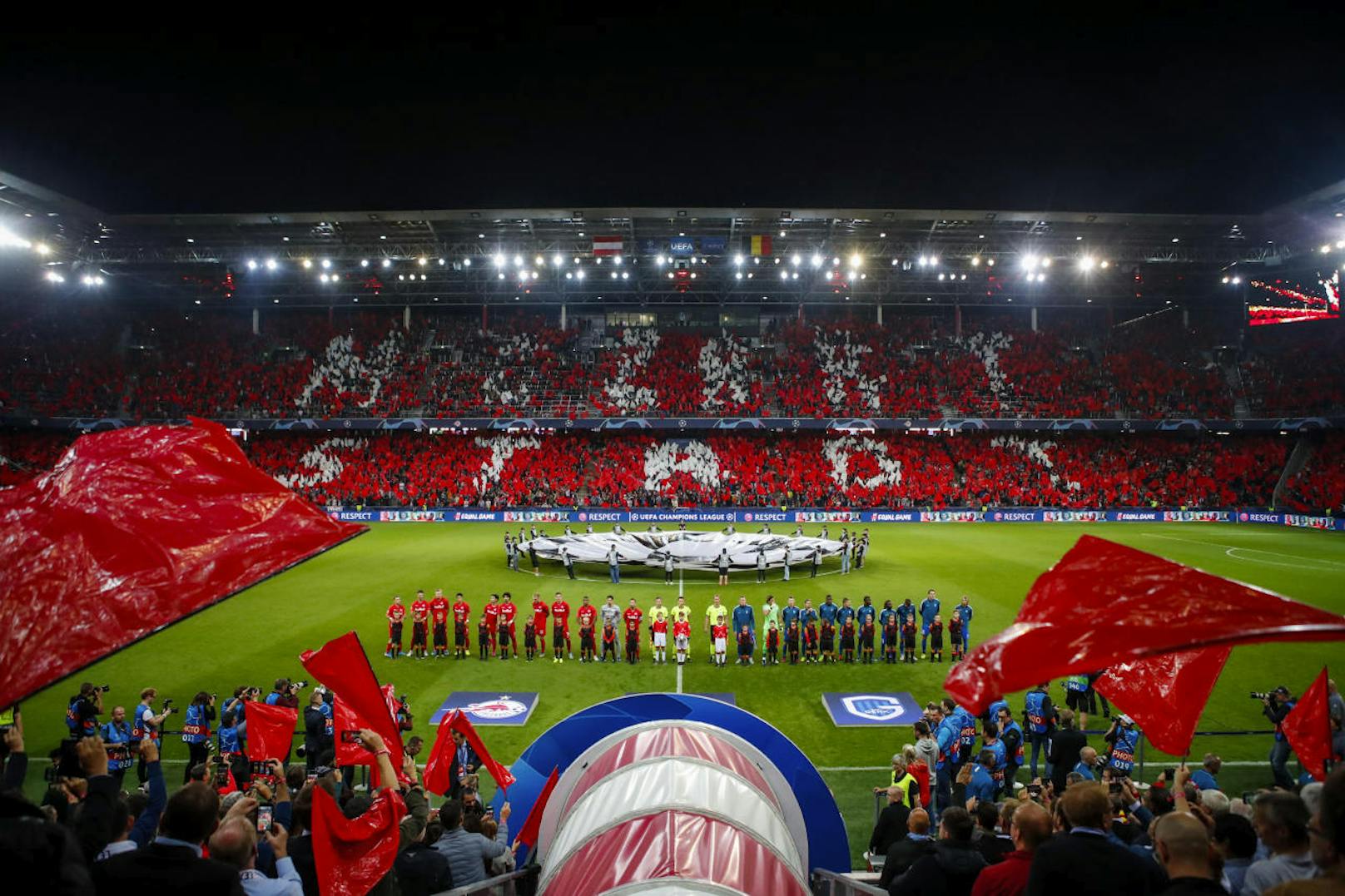 Auch im Klubfußball gab es einige Highlights zu bejubeln. Zum Beispiel die Champions-League-Premiere von Salzburg.