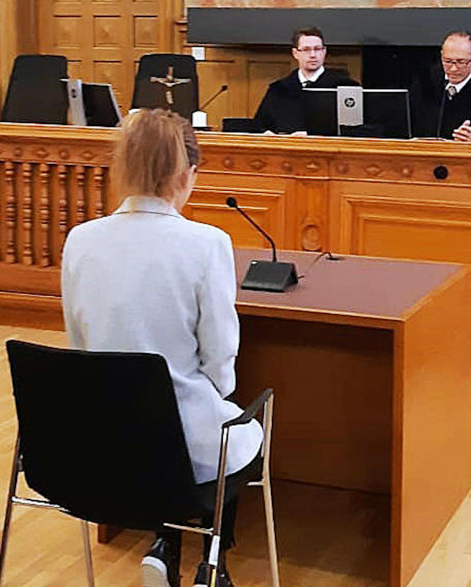 Die Witwe eines getöteten Promi-Skihüttenwirtes im Pongau muss sich ab Montag, 2. Dezember 2019, in einem dreitägigen Prozess am Landesgericht Salzburg wegen des Vorwurfs des Mordes verantworten. 