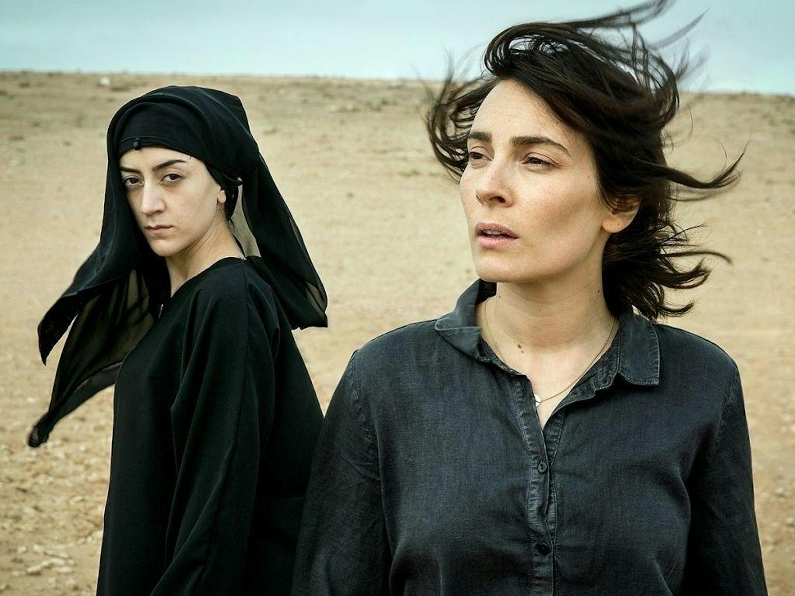 <strong>"Kalifat" auf Netflix:</strong> Schwedische Dramaserie über eine Frau namens Pervent, die Kontakt mit einer schwedischen Polizistin aufnimmt, um aus Syrien zu flüchten. 
