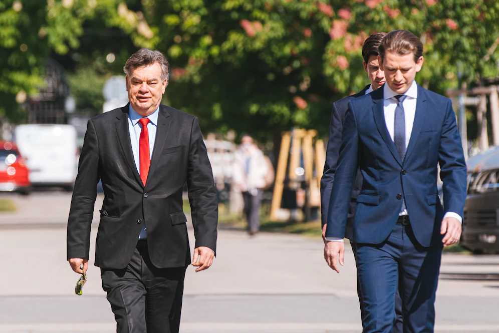 Vizekanzler Werner Kogler (l.) und Bundeskanzler Sebastian Kurz