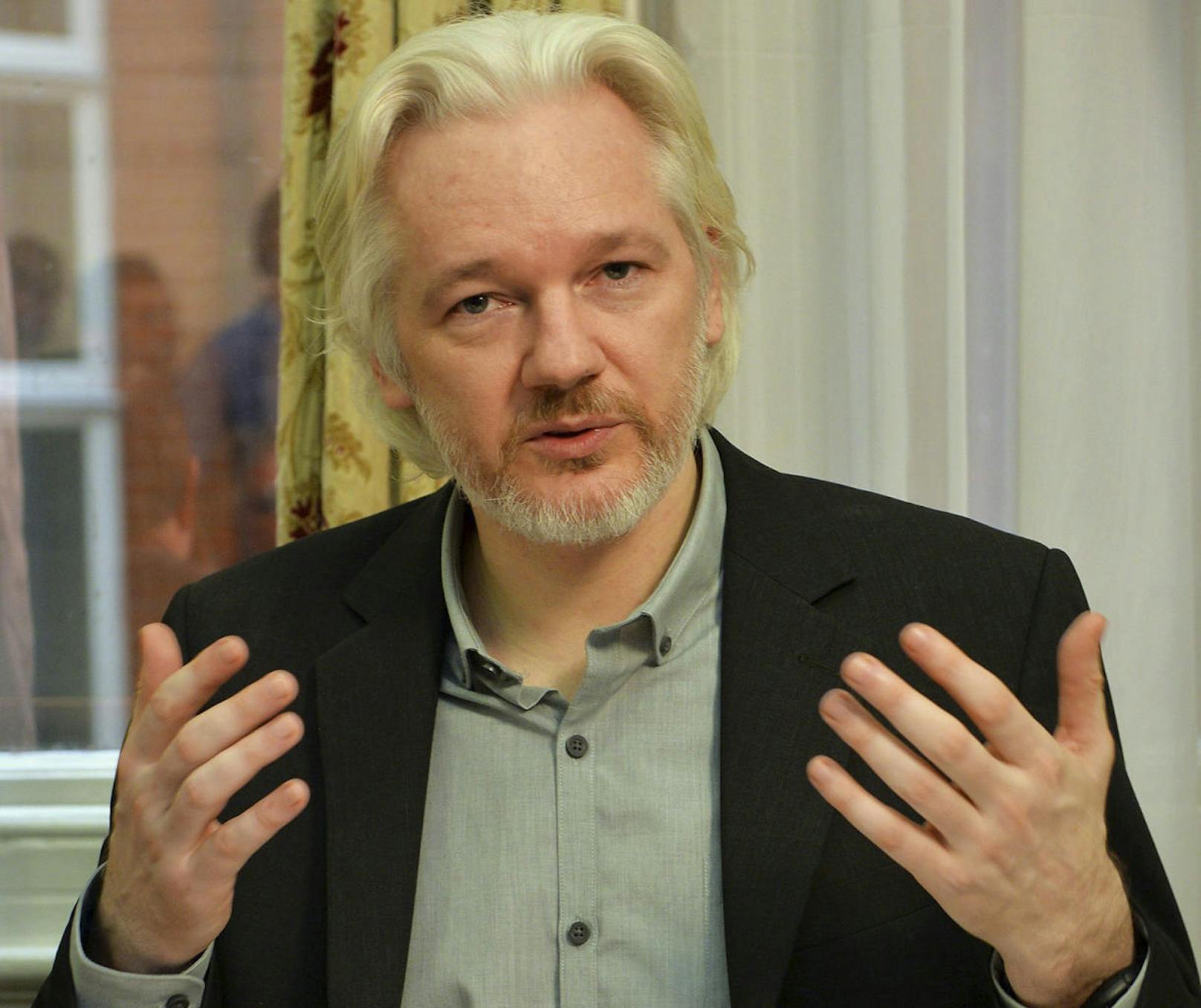 In den USA ist der Wikileaks-Gründer wegen der Veröffentlichung geheimer Dokumente und Verstößen gegen das Anti-Spionage-Gesetz angeklagt.