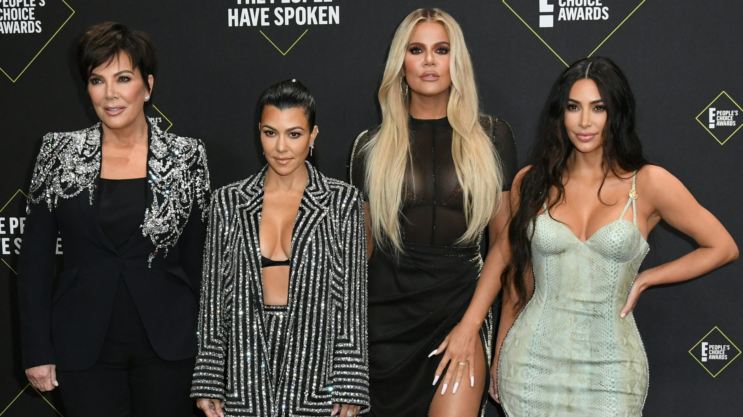 Große Sorge im Kardashian-Clan: <strong>Khloé</strong> (2.v.li.) litt unter den heftigen Symptomen ihrer Coronavirus-Erkrankung.