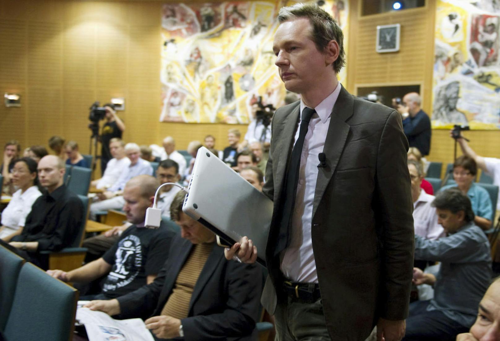 Die schwedische Justiz hat die Ermittlungen gegen Assange wegen mutmaßlicher Vergewaltigung inzwischen eingestellt.