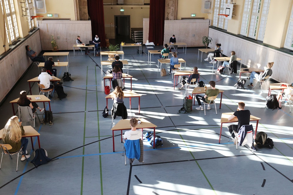 Symbolbild einer Maturaklasse im Turnsaal