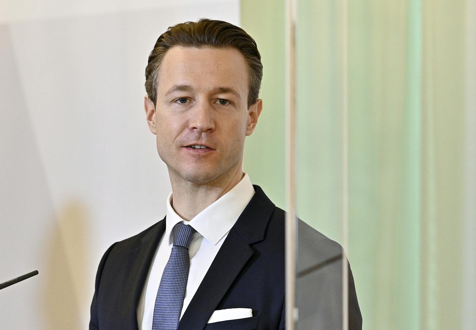 Kanzler Sebastian Kurz, Vize Werner Kogler, Finanzminister Gernot Blümel, Tourismusministerin Elisabeth Köstinger und WKO-Präsident Harald Mahrer präsentierten am 11. Mai 2020 "Coronahilfen für die Gastronomie"