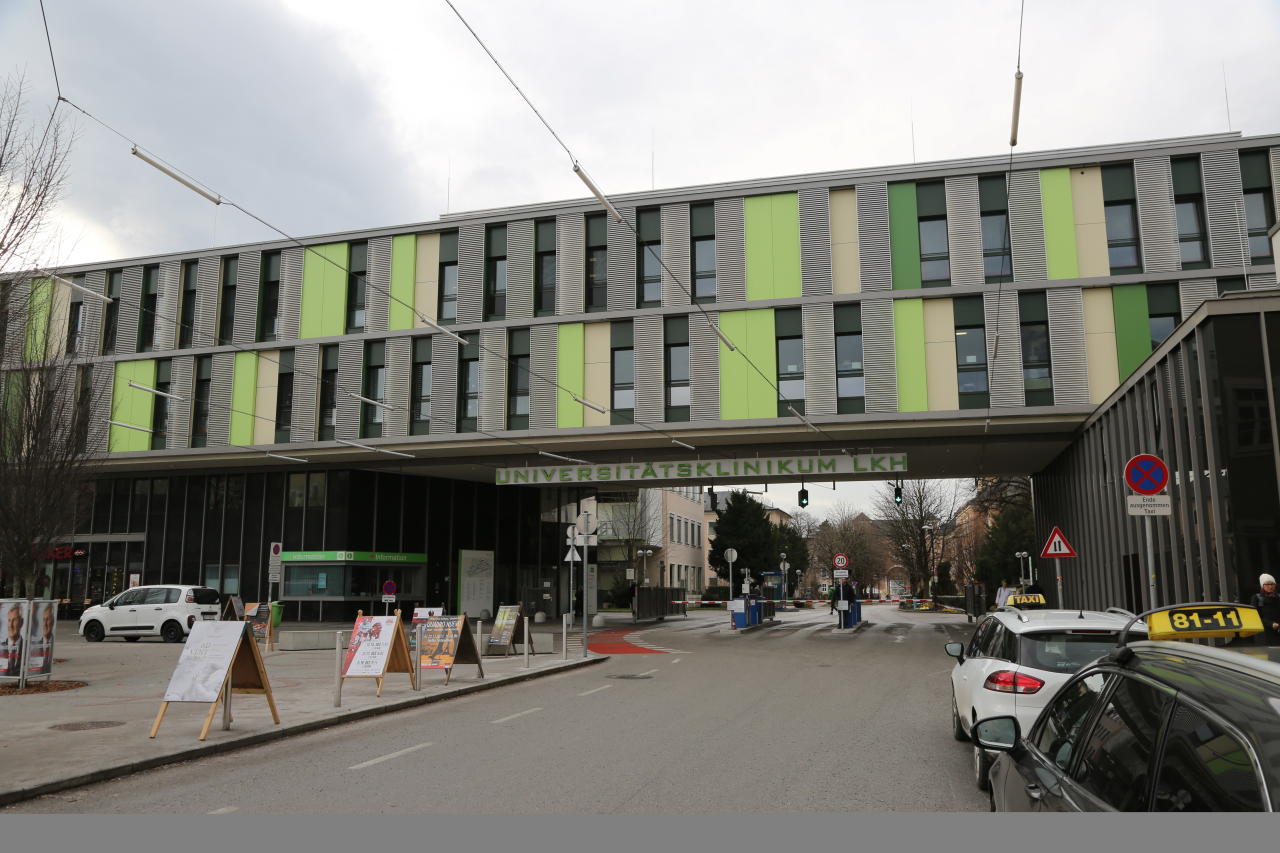 In Salzburg kam es am Mittwochvormittag zu einer großen Suchaktion der Polizei nach einer 31-jährigen Frau, die aus dem Uniklinikum Salzburg geflohen war.