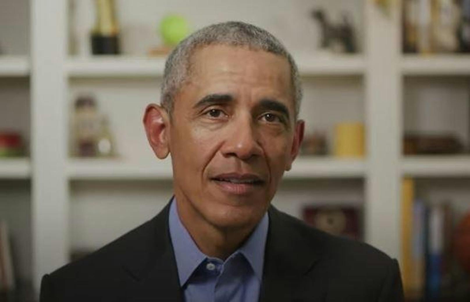 Ex-Präsident <strong>Barrack Obama</strong> bekommt die volle Punktezahl für seine Interviews vor der eindrucksvollen Bücherwand.