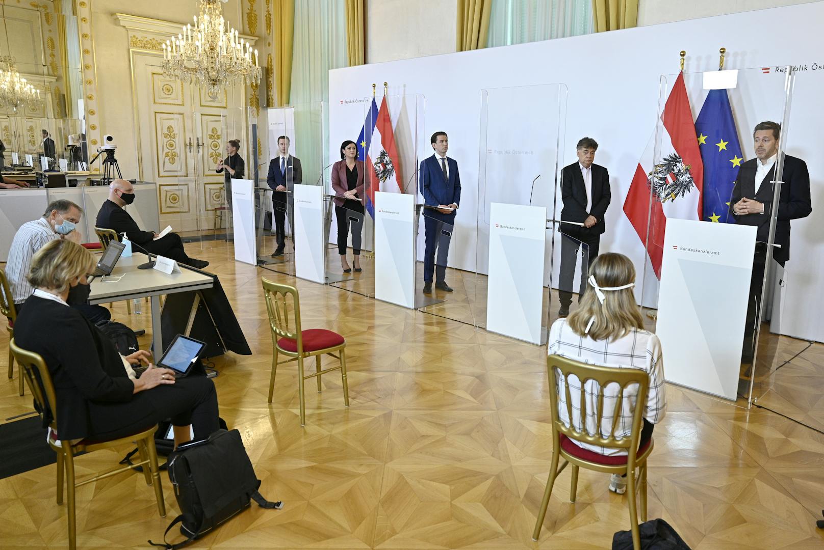 Kanzler Sebastian Kurz, Vize Werner Kogler, Finanzminister Gernot Blümel, Tourismusministerin Elisabeth Köstinger und WKO-Präsident Harald Mahrer präsentierten am 11. Mai 2020 "Coronahilfen für die Gastronomie"