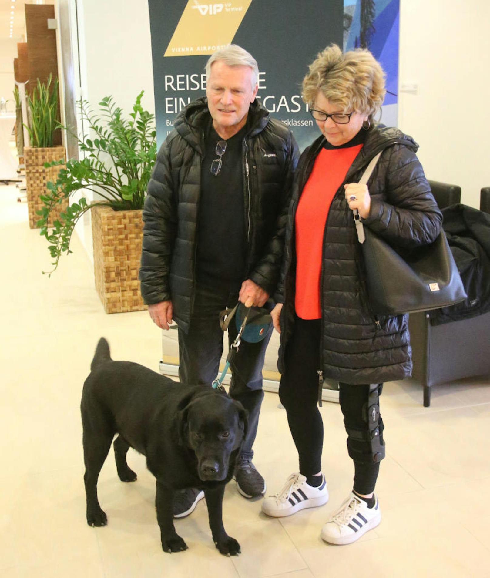 Großeltern Josef und Helga Müllner mit Hund Hugo