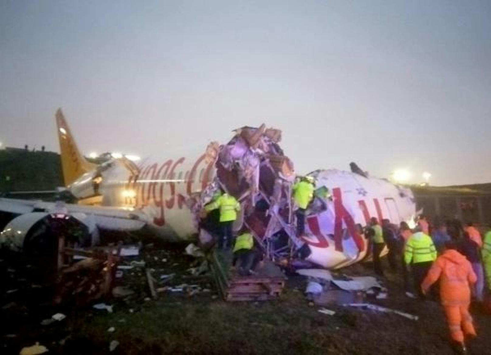 Beim Landeanflug auf den Istanbuler Flughafen Sabiha Gökcen ist ein Flugzeug von der Landebahn abgekommen.