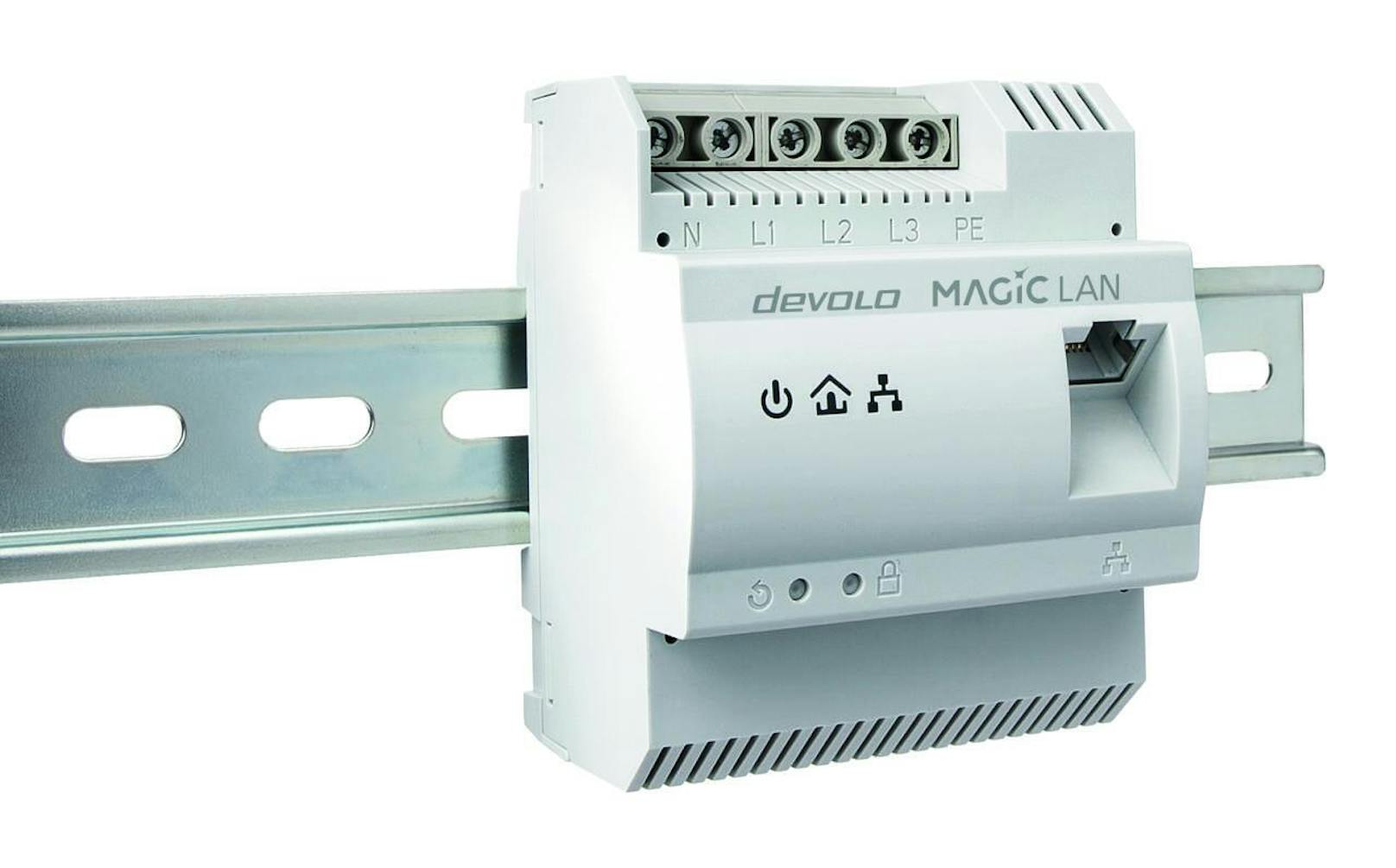 Das Magic 2 LAN DINrail wird von einem Elektriker direkt im Sicherungskasten eingebaut und macht somit den kompletten Stromkreislauf zur Datenautobahn.