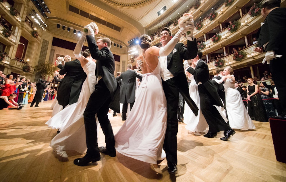 Am 20.02.2020 eröffnen die jungen Erwachsenen den Wiener Opernball.