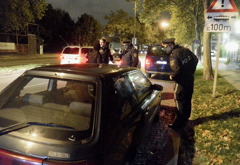 Der 30-Jährige kontrollierte mehrere Fahrzeuge.