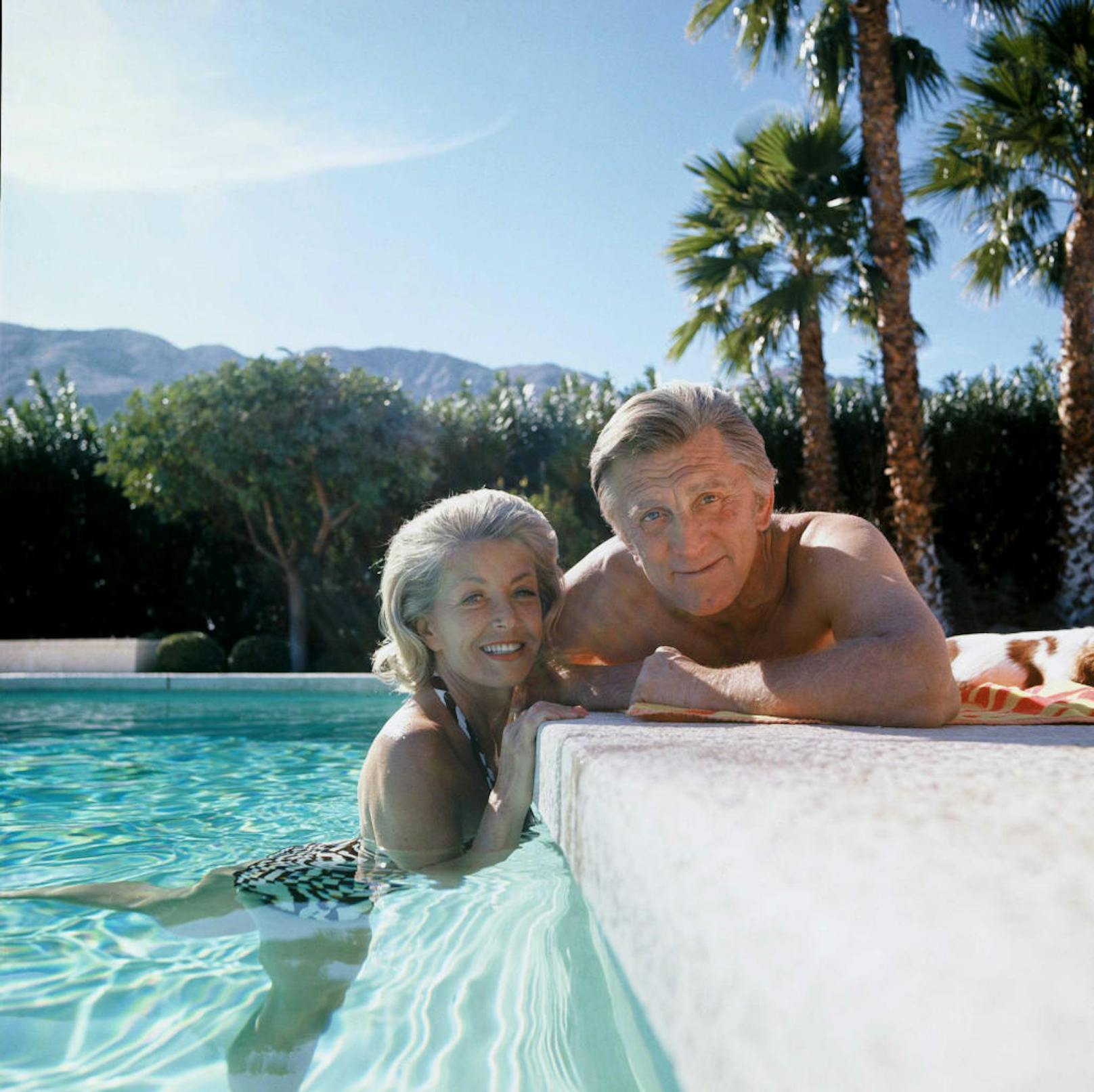 Ein Foto aus den 1960ern: Kirk Douglas mit seiner zweiten Frau Anne Buydens 