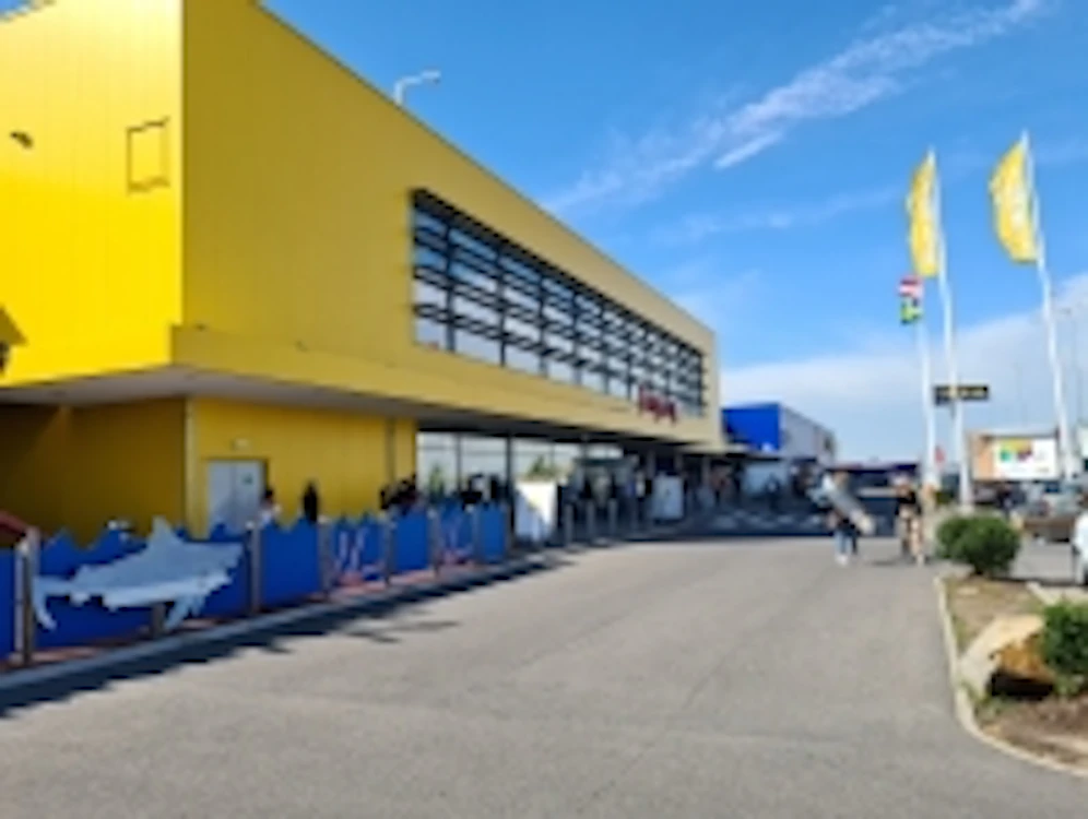 Warteschlangen vor Ikea Nord