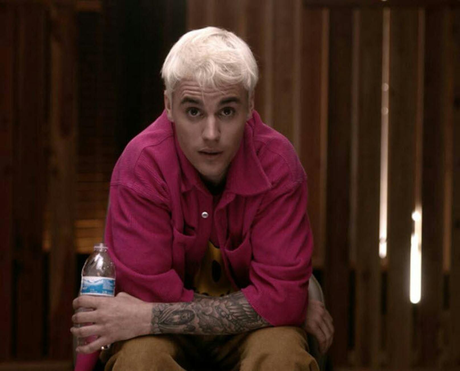 In "Seasons" spricht Superstar <b>Justin Bieber</b> über seine dunkle Drogenvergangenheit. 