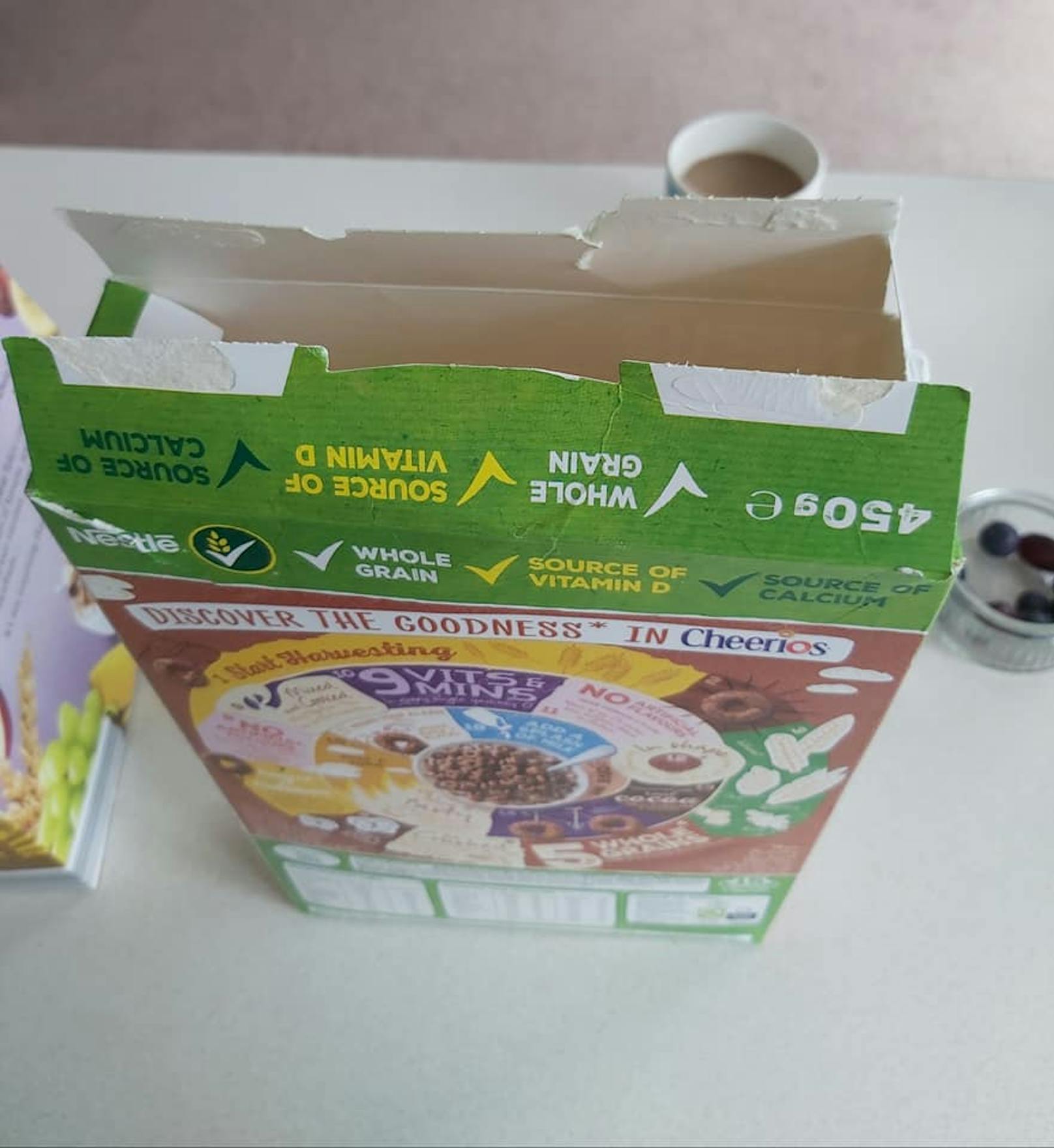 Das Problem kennen wohl viele: Die Pappkartons von Frühstücksflocken lassen sich - einmal geöffnet - nicht mehr wirklich dicht verschließen, weil die Ränder zu ausgefranst sind.