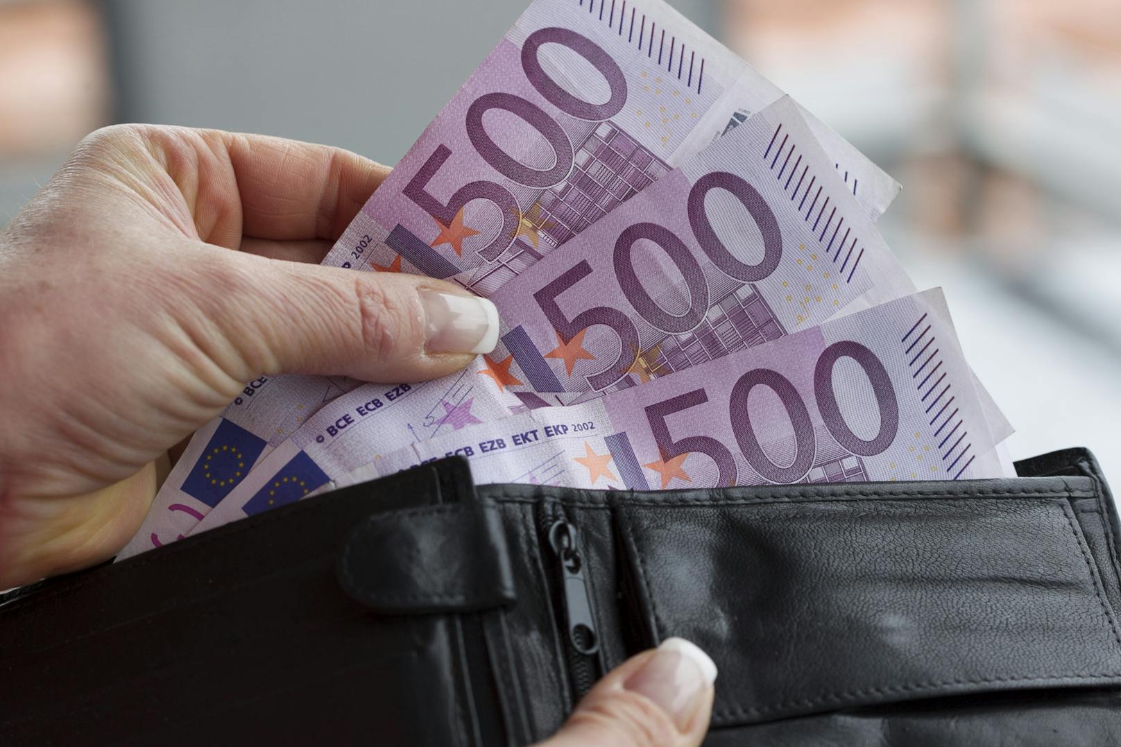 Bis zu 500 Euro mehr würden die Luxuspensionäre der Nation bekommen.
