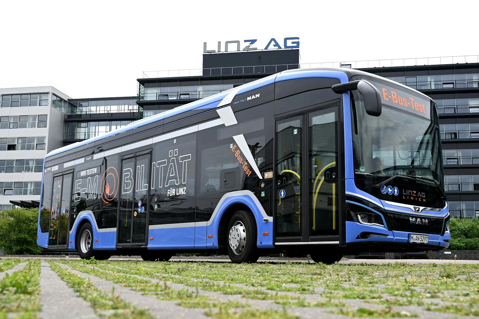 So sehen sie aus, die E-Busse, die jetzt in Linz getestet werden.
