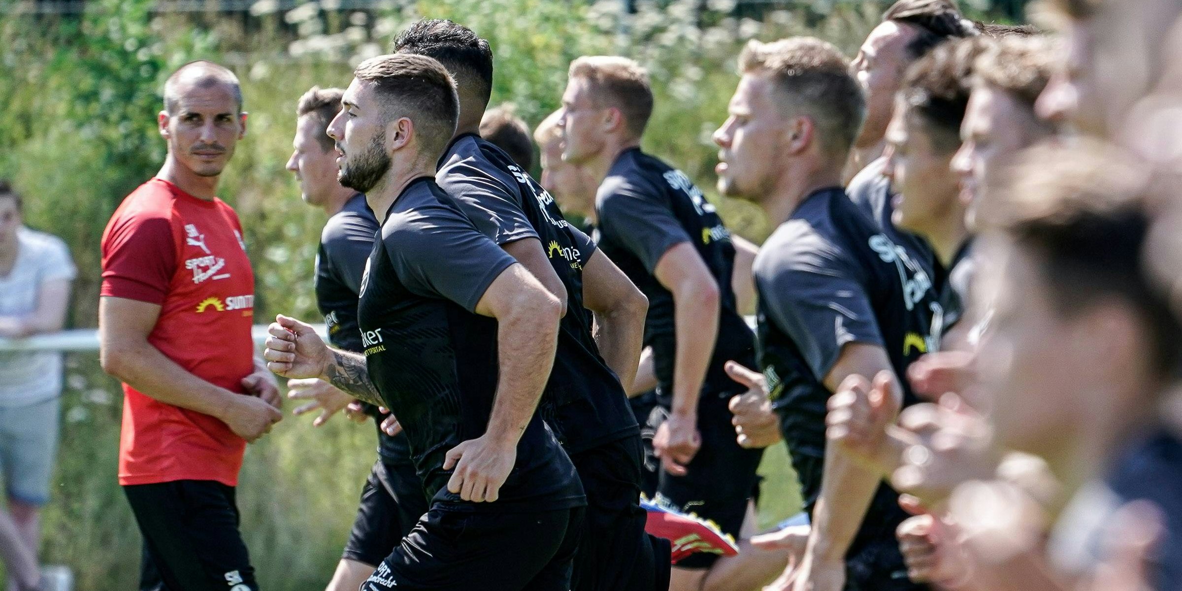 Stefan Kulovits (l.) als Co-Trainer