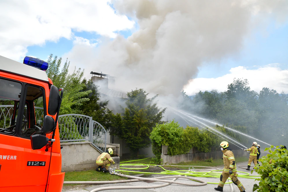Die Feuerwehr stand mit 26 Männern im Einsatz. (Symbolbild)