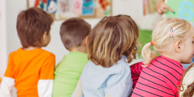Am Freitag meldete sich eine Betreuerin krank, am Montag lag das positive Corona-Ergebnis fest. Der Kindergarten wurde umgehend geschlossen (Symbolbild).