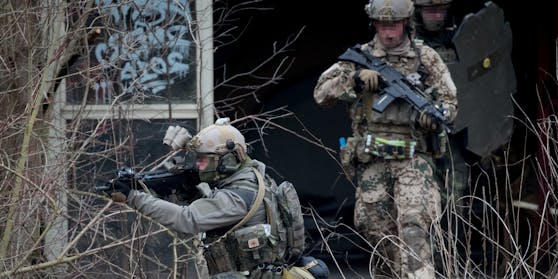 Eil Razzia In Mecklenburg Vorpommern Waffen Sprengstoff Die Enthüllung - lbu8myu