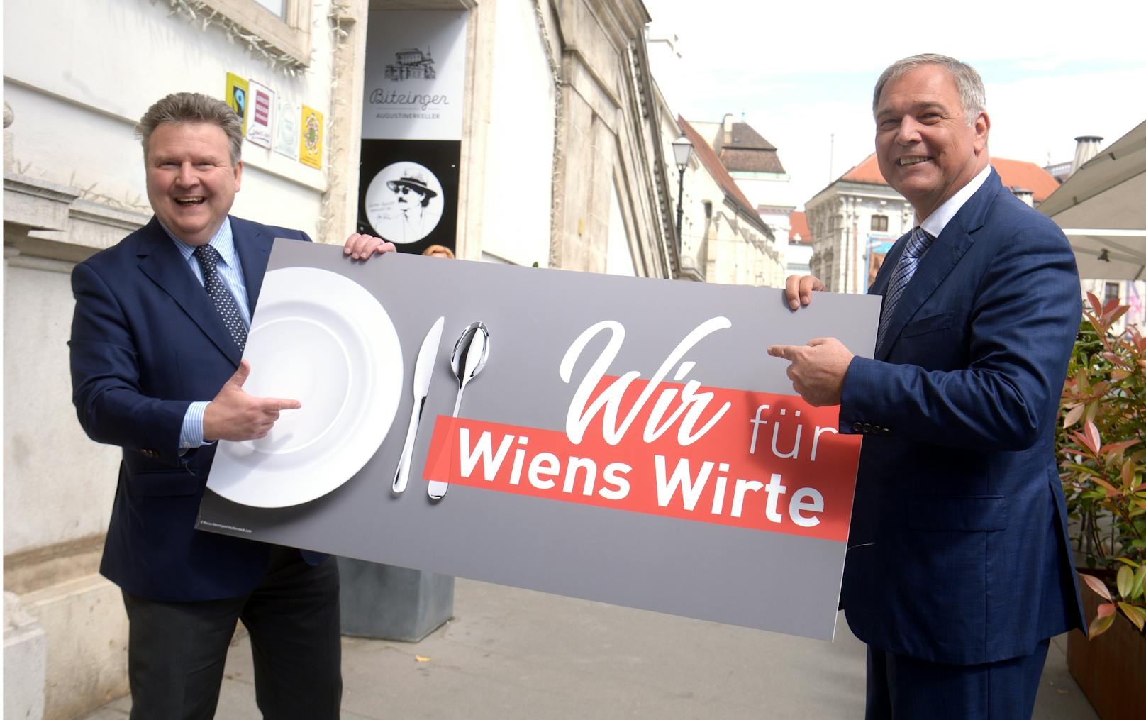 Wiens Bürgermeister Michael Ludwig (SPÖ) und Wirtschaftskammer Präsident Walter Ruck (ÖVP) präsentierten Mitte Mai die "Wiedereröffnung der Wiener Gastronomie".