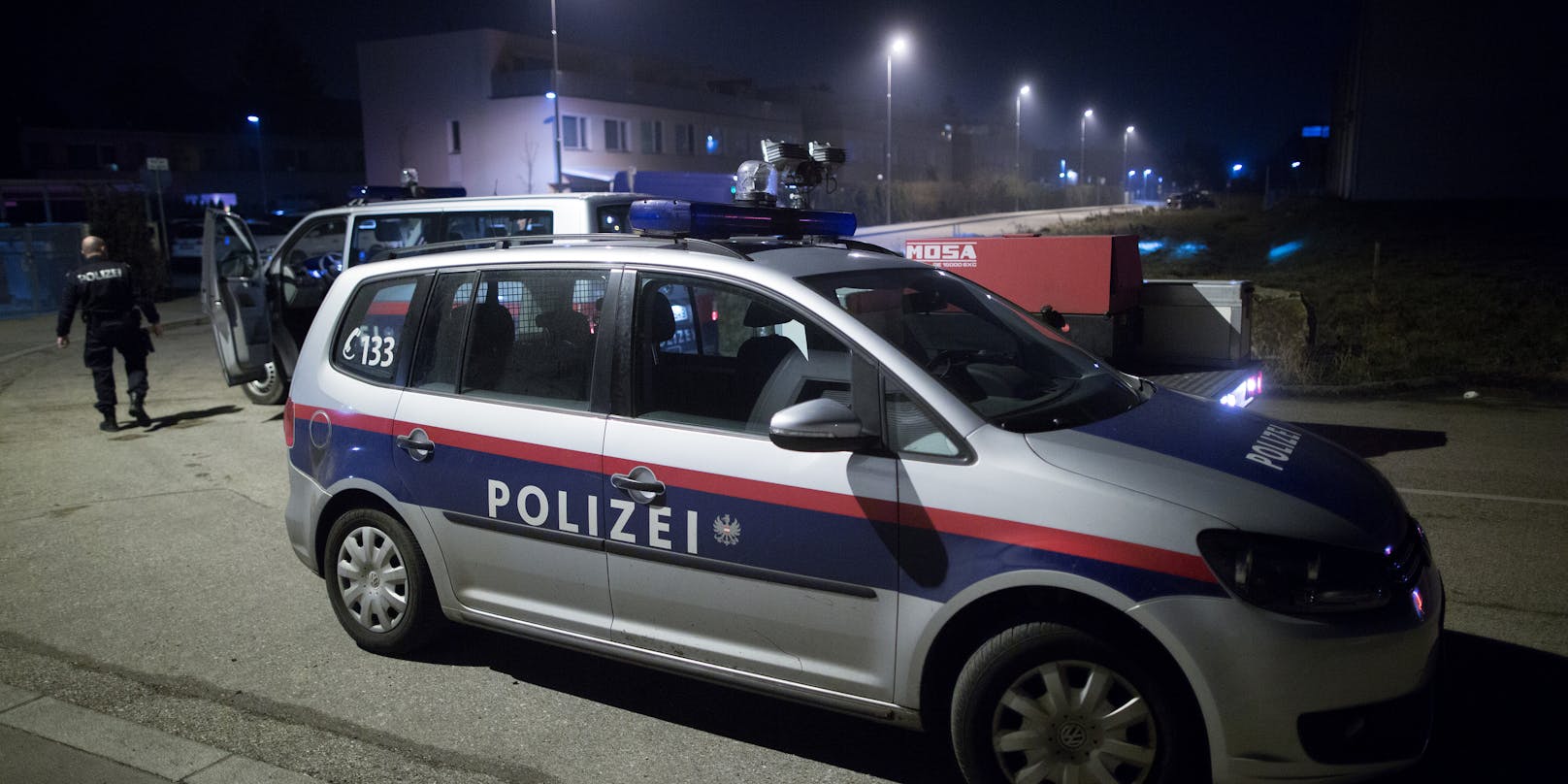 Die Wiener Polizei fahndet nach dem Komplizen.