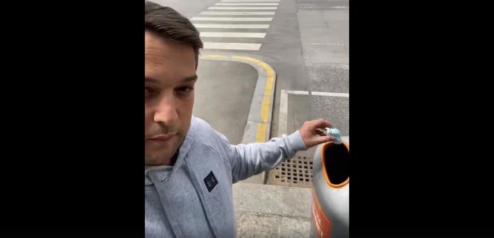 FPÖ-Landeschef Dominik Nepp warf in seinem Facebook-Video demonstrativ iene Schutzmaske in den Müll