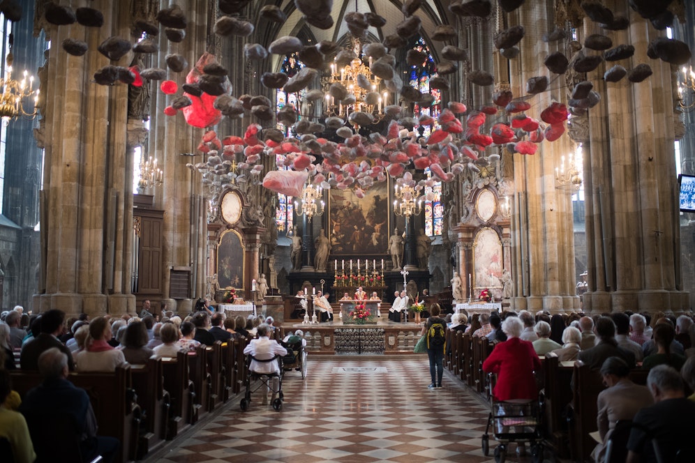 Die Messe im Stephansdom fand mit Vertretern der Religionsgemeinschaften statt.