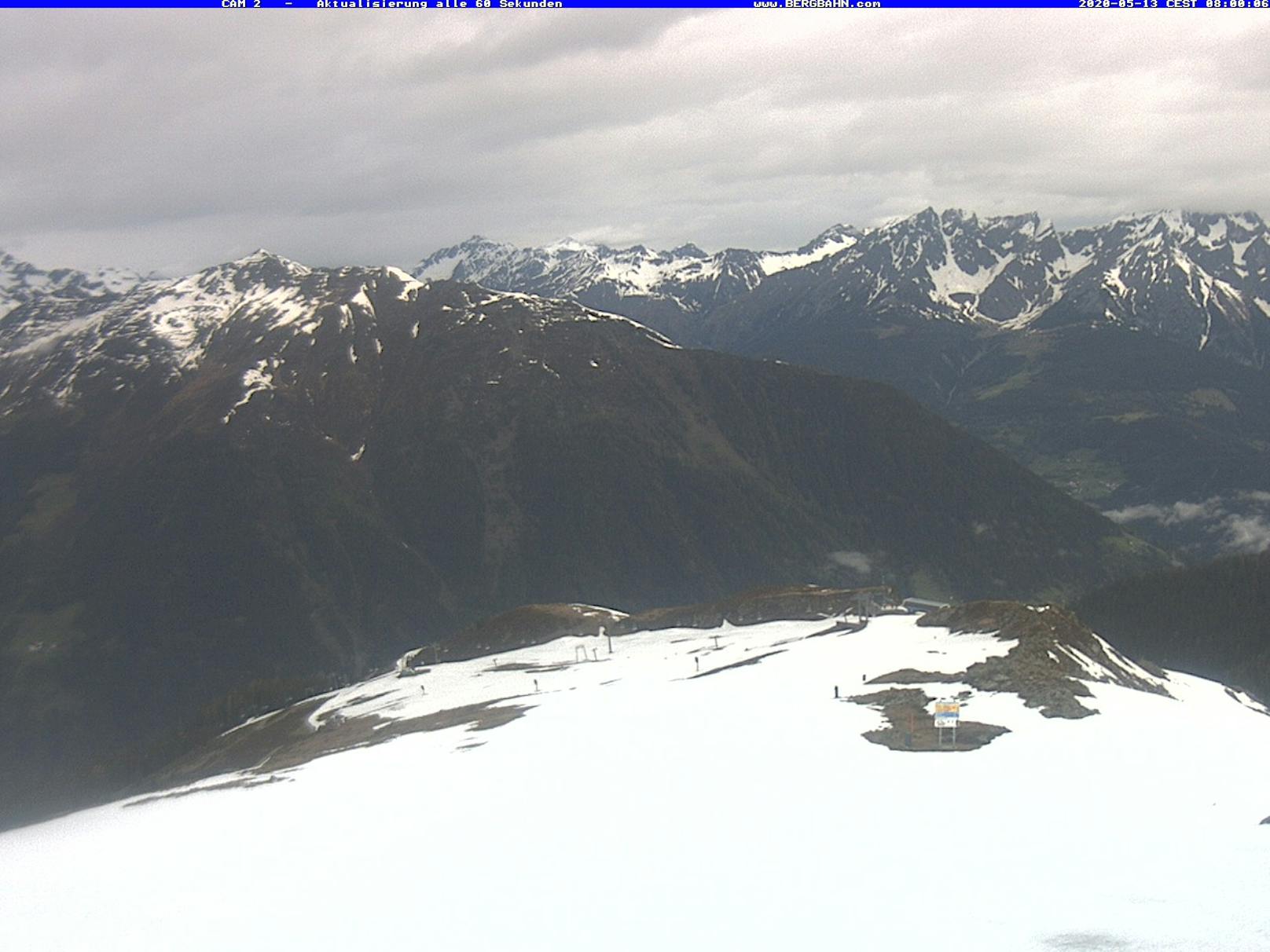 Der Samstag startet an der Alpennordseite mit hochnebelartigen Restwolken, später stellt sich ein freundlicher Sonne-Wolken-Mix ein.