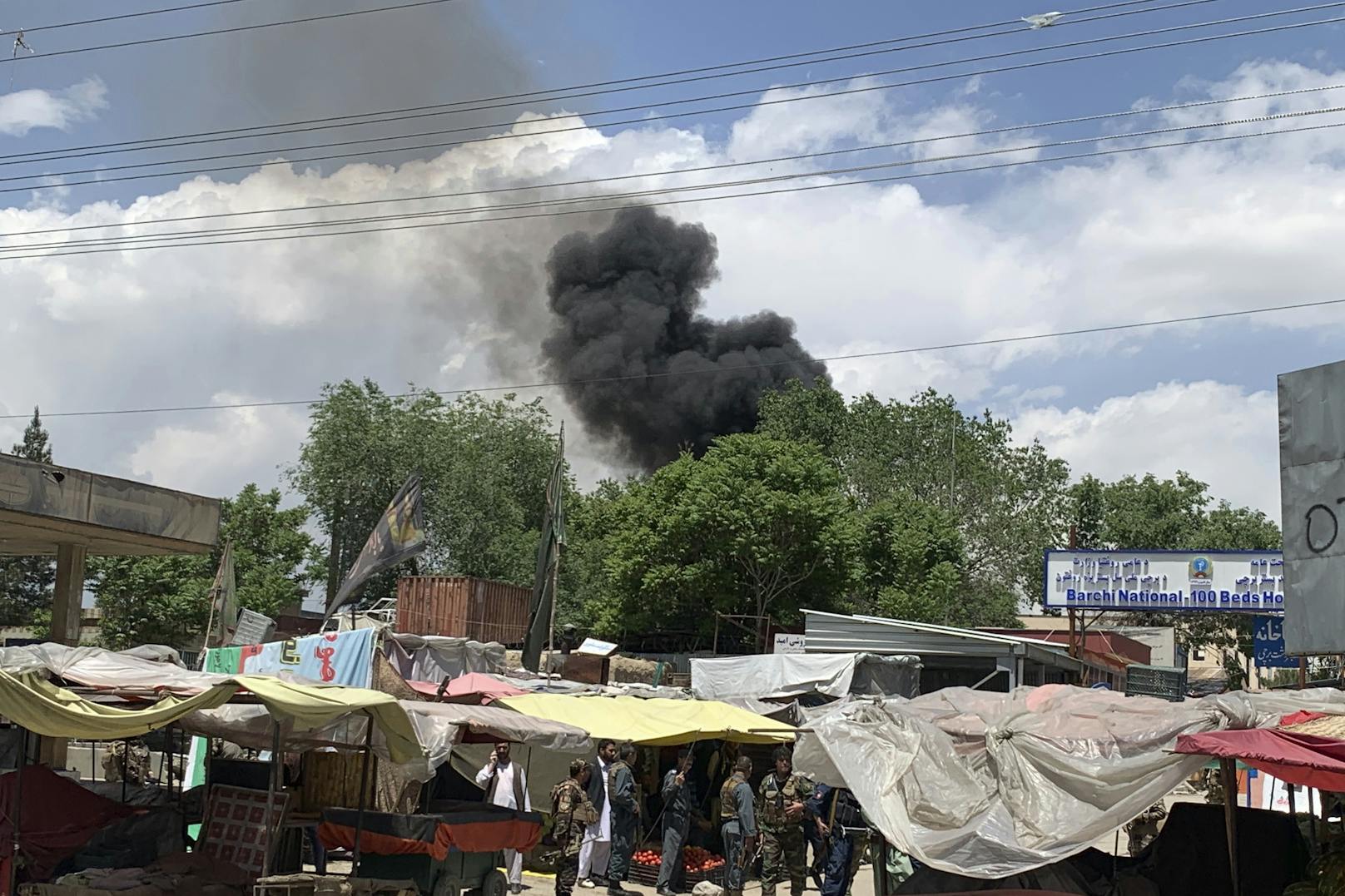 Bewaffnete Attentäter haben am 12. Mai die Entbindungsstation des Dasht-e-Barchi Krankenhauses in Kabul gestürmt und mindestens 14 Menschen getötet. Erst nach stundenlangen Feuergefechten konnten die Angreifer von Spezialeinheiten der Polizei neutralisiert werden.