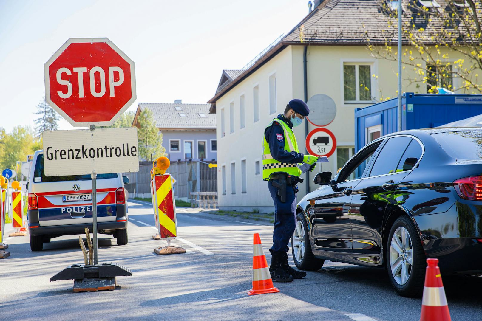 Kontrollen wegen des Coronavirus an der Grenze zwischen Österreich und Deutschland: Hier in Großgmain, Salzburg